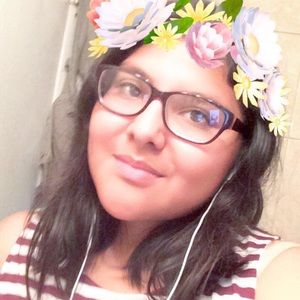 Meet your Posher, Violeta