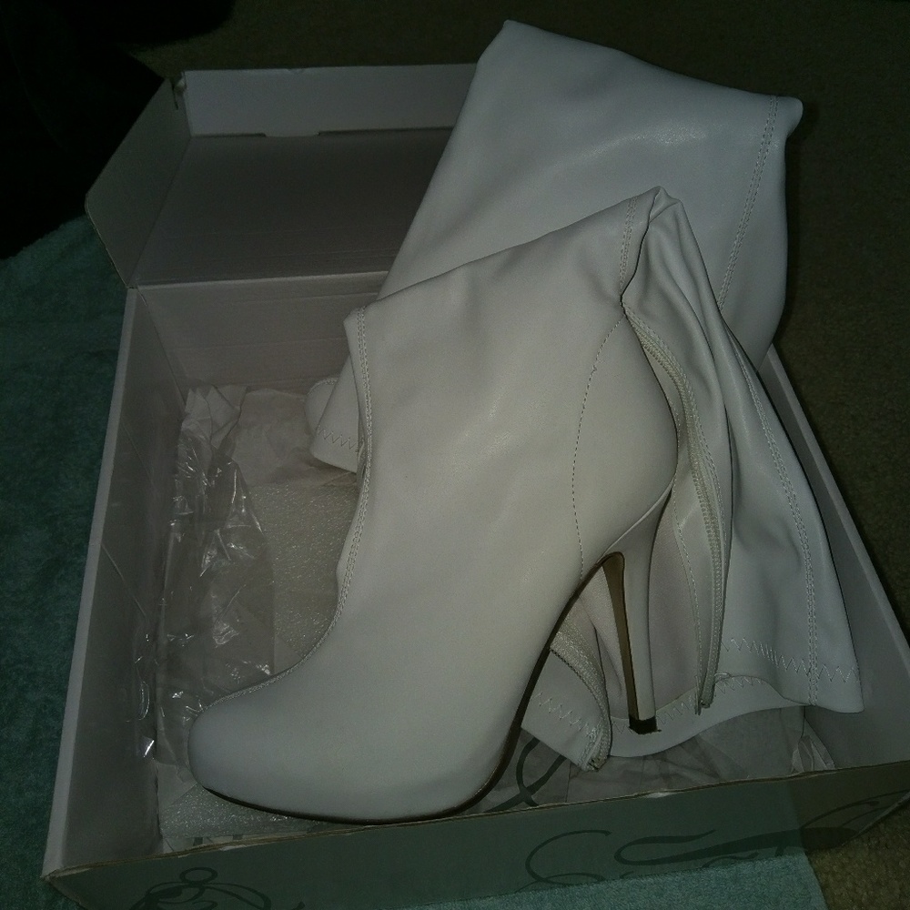 ******PENDING SALE********White go-go heels