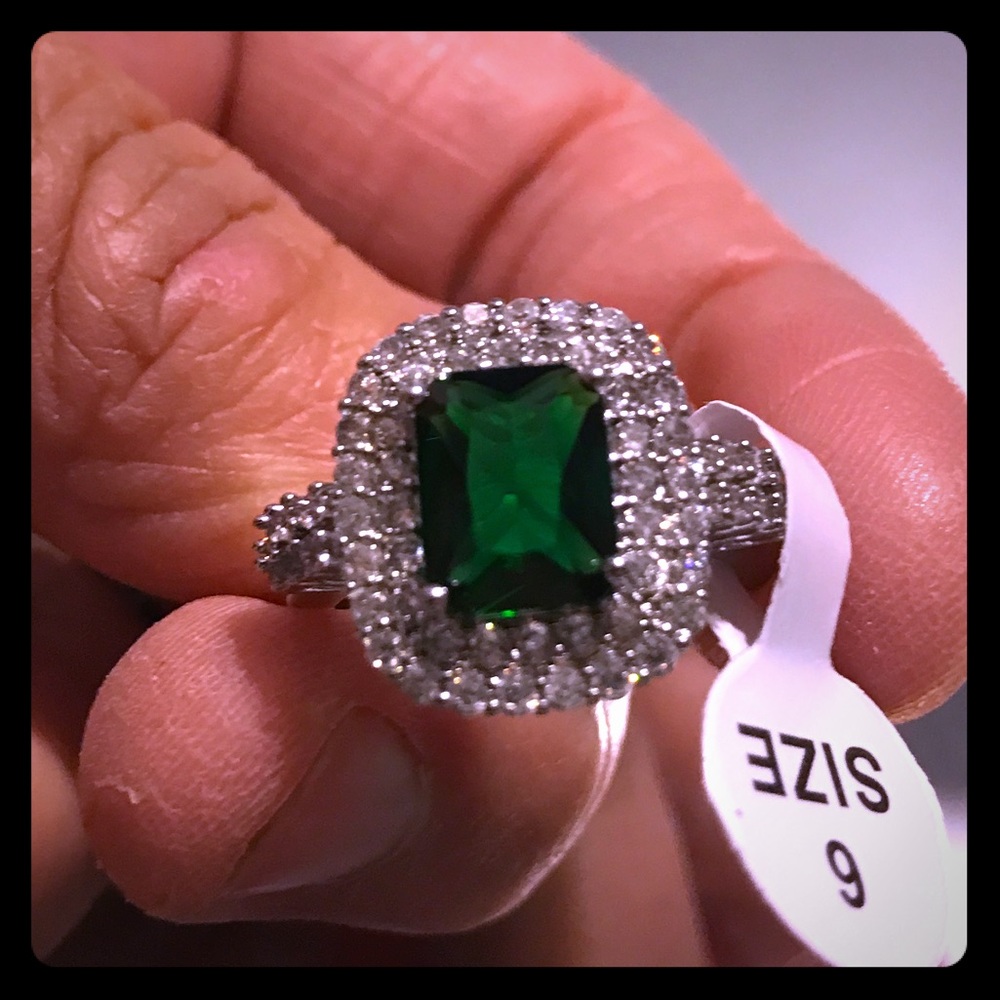 ❤️ Brand New Emerald & CZ Ring