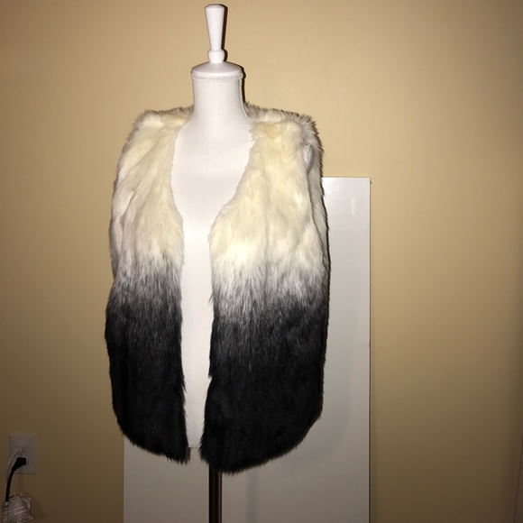 Fashion Nova Jackets & Blazers - Fashion Nova Faux Fur Two Toned Vest