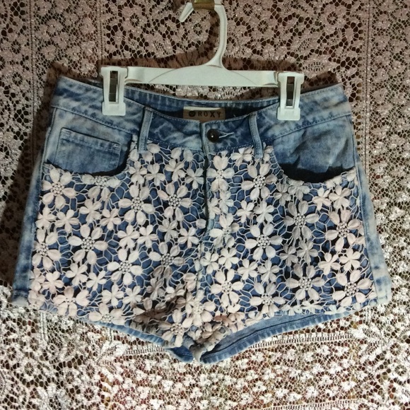 Roxy Pants - Adorable Roxy lace shorts