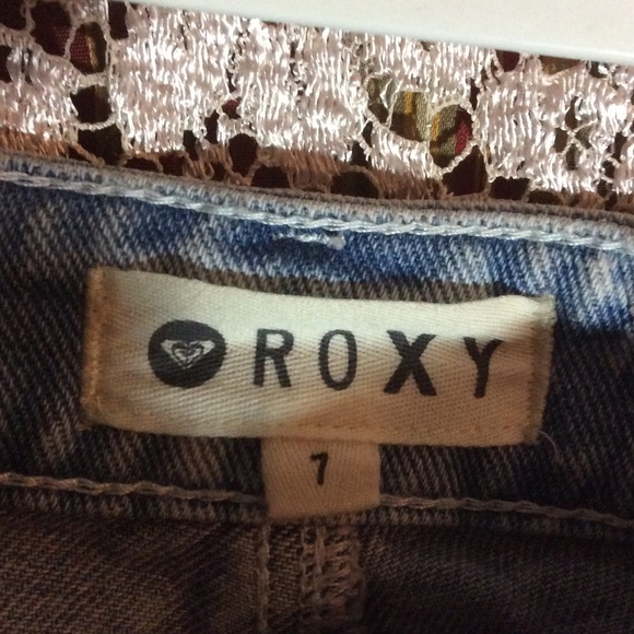 Adorable Roxy lace shorts - Picture 2 of 4