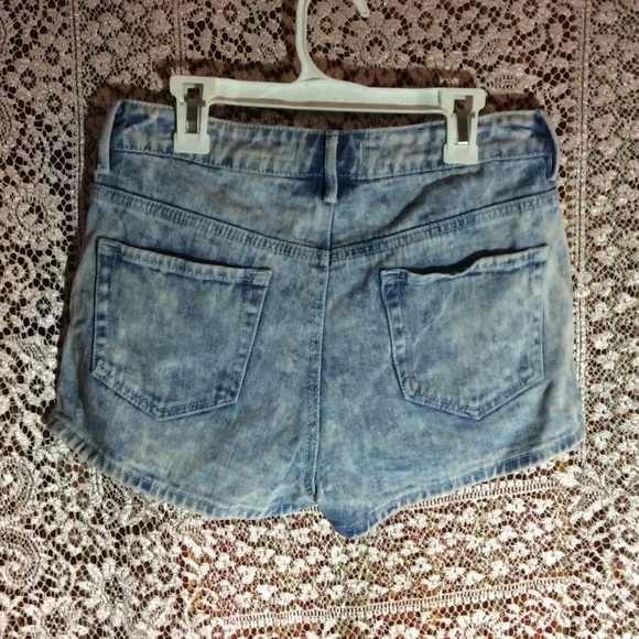 Adorable Roxy lace shorts - Picture 4 of 4