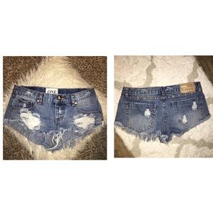 ONE TEASPOON SHORTS Size 25 but fit like a 26