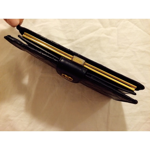 Chanel Wallet - Picture 4 of 8