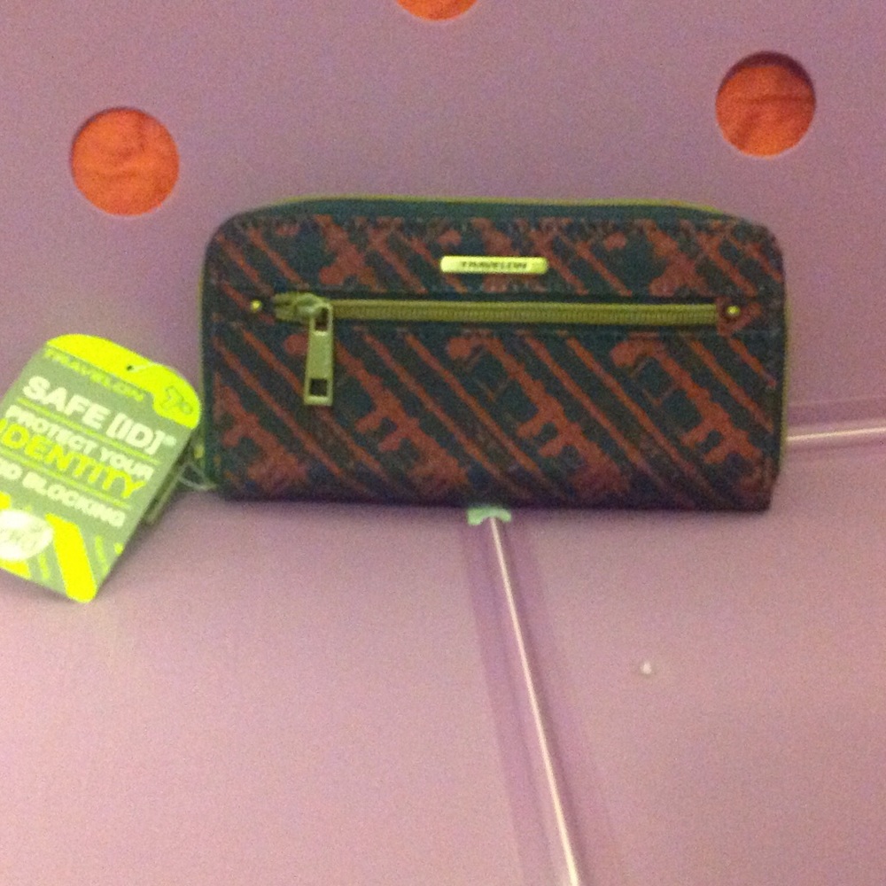 Travelon Wristlet