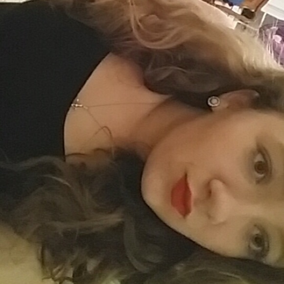 Meet your Posher, Whitney - Picture 1 of 1