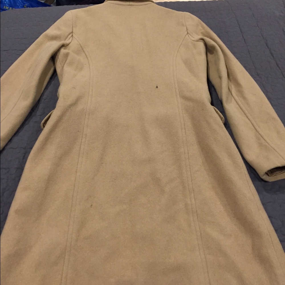 Vintage camel colored trench coat! - Picture 2 of 5
