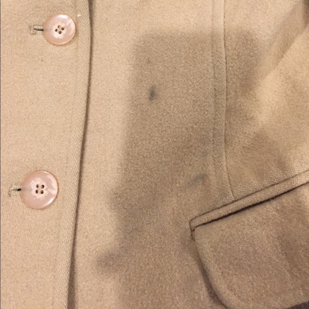 Vintage camel colored trench coat! - Picture 4 of 5