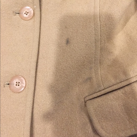 Vintage camel colored trench coat! - Picture 4 of 5