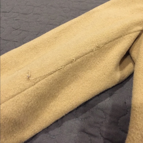 Vintage camel colored trench coat! - Picture 5 of 5