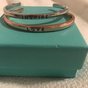 2 Bracelets Inspire and Love
