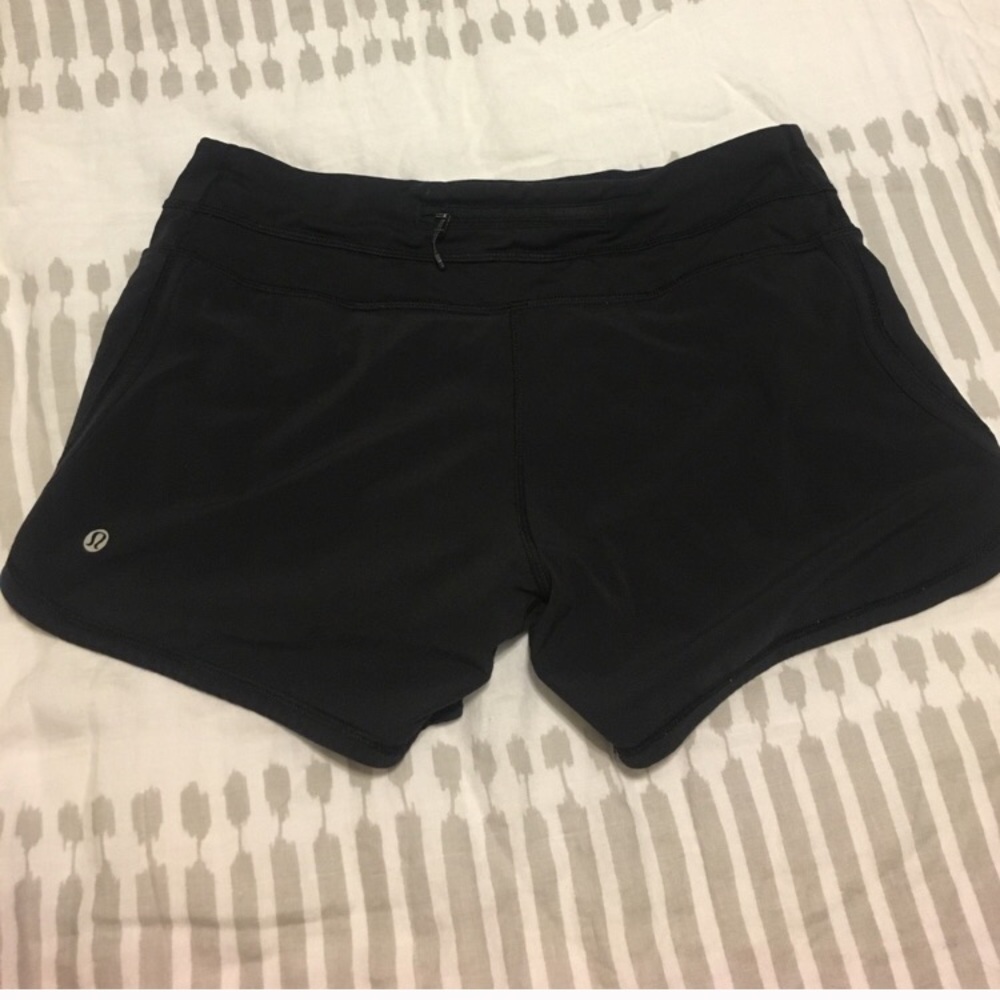 LULULEMON SHORTS SIZE 6. Barely worn