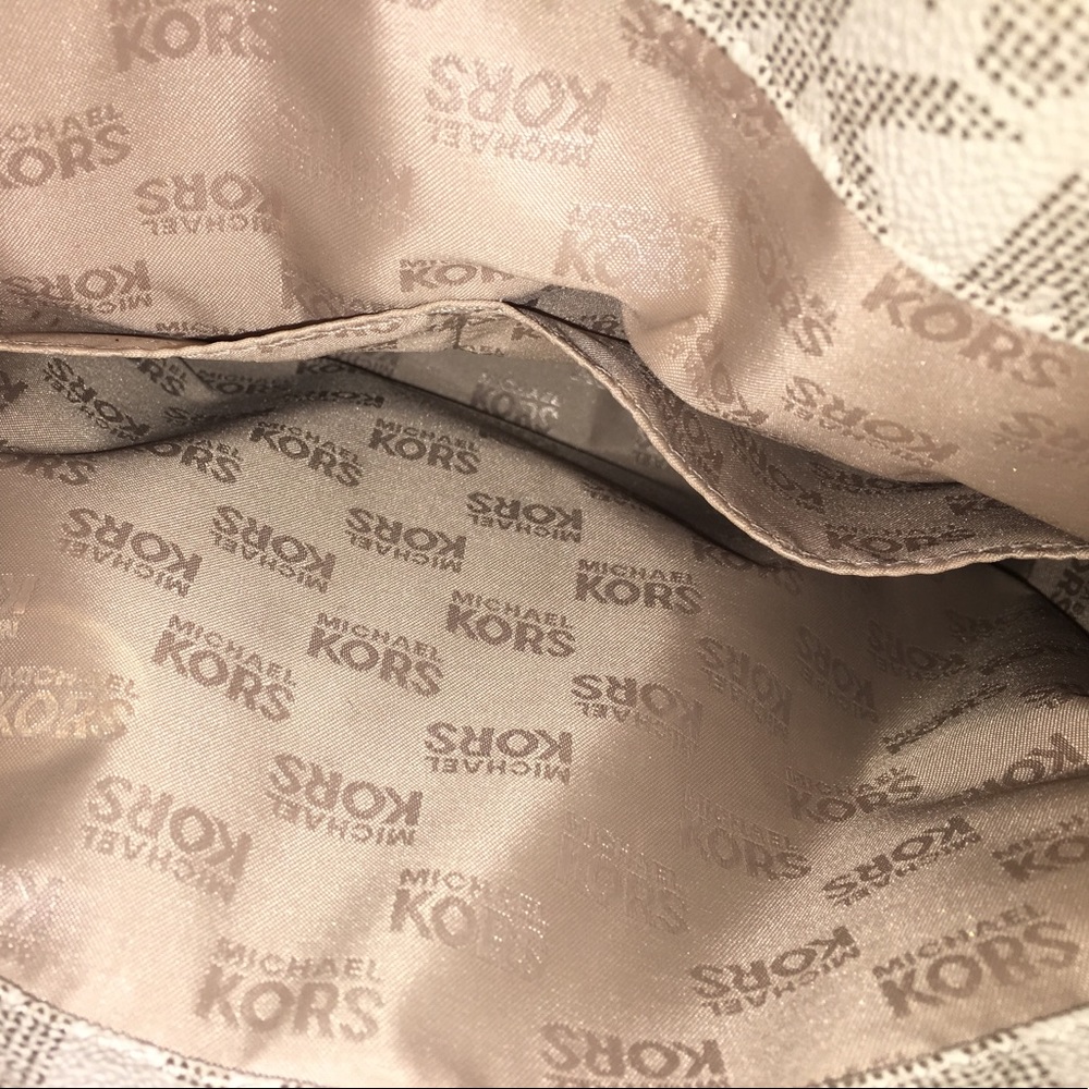Michael Kors bag. Immaculate condition. - Picture 2 of 3
