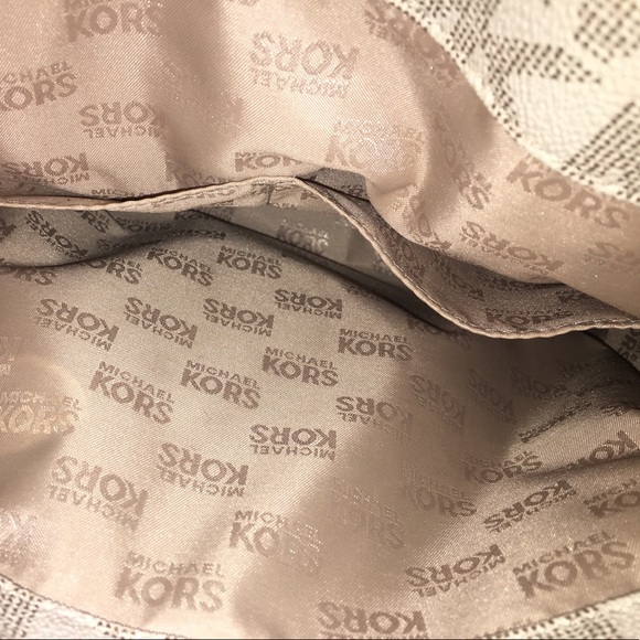 Michael Kors bag. Immaculate condition. - Picture 2 of 3