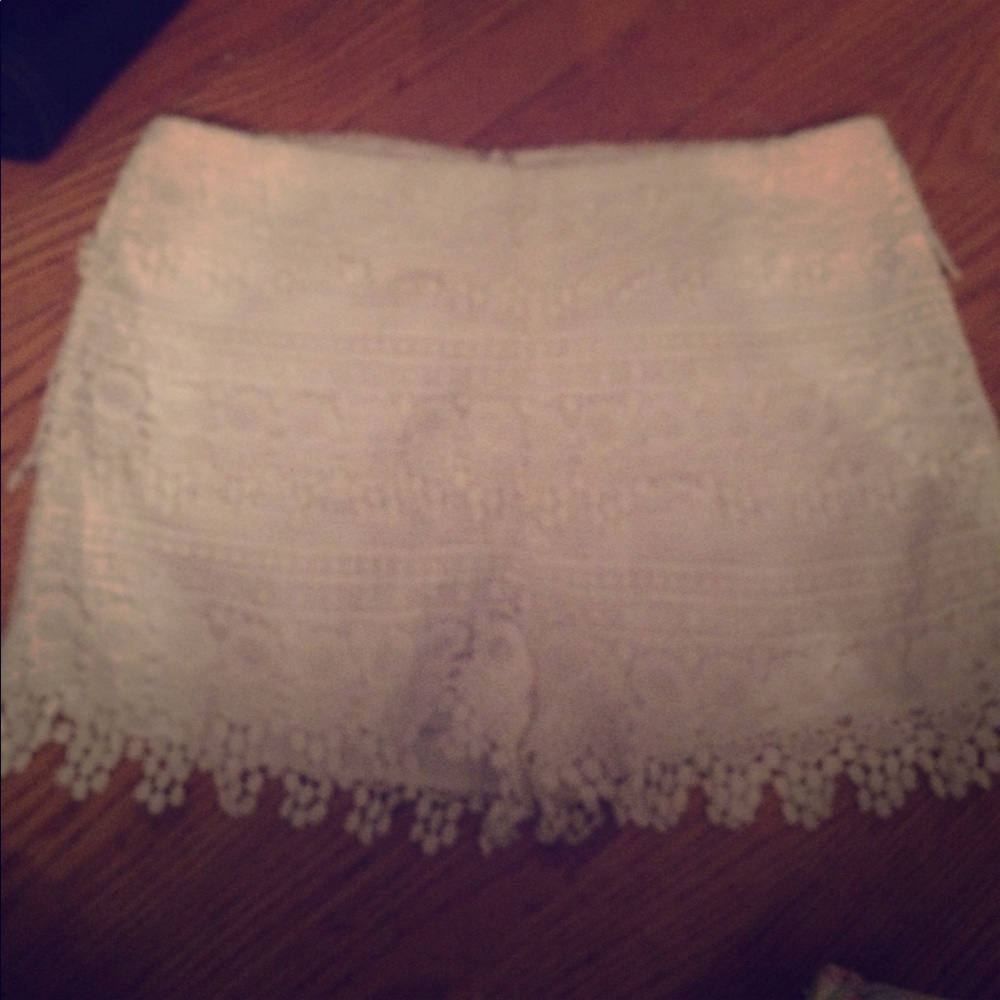 White high wasted shorts