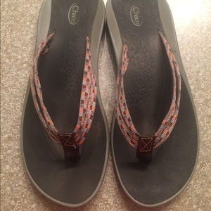 Chaco size 9 flip flops