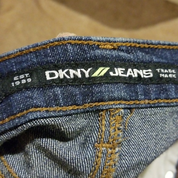 DKNY jeans size 4 * - Picture 2 of 3