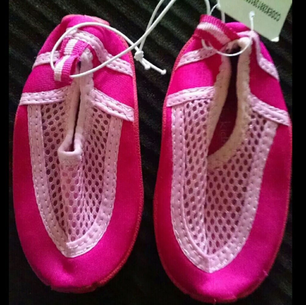Girls water shoes size 4