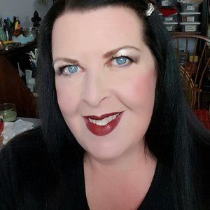 Meet your Posher, Evelyn