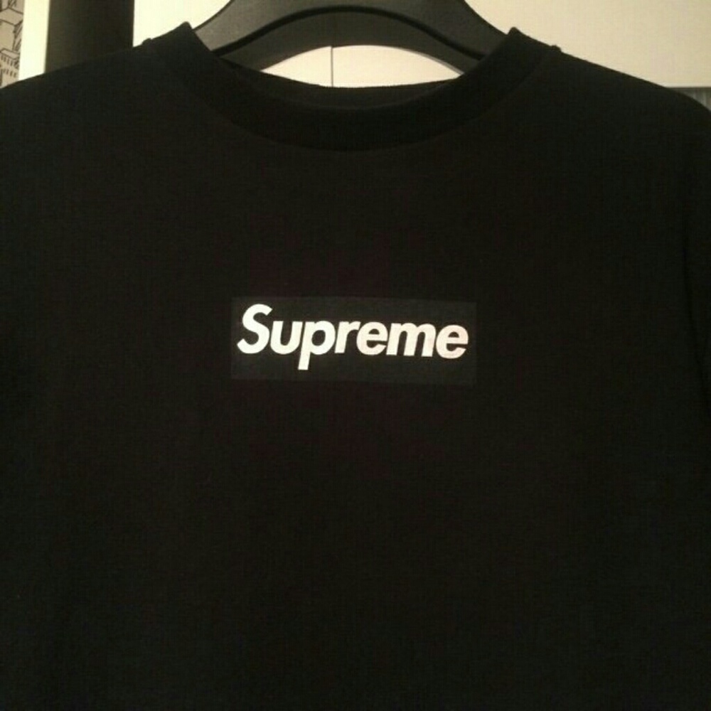 Black supreme Tee