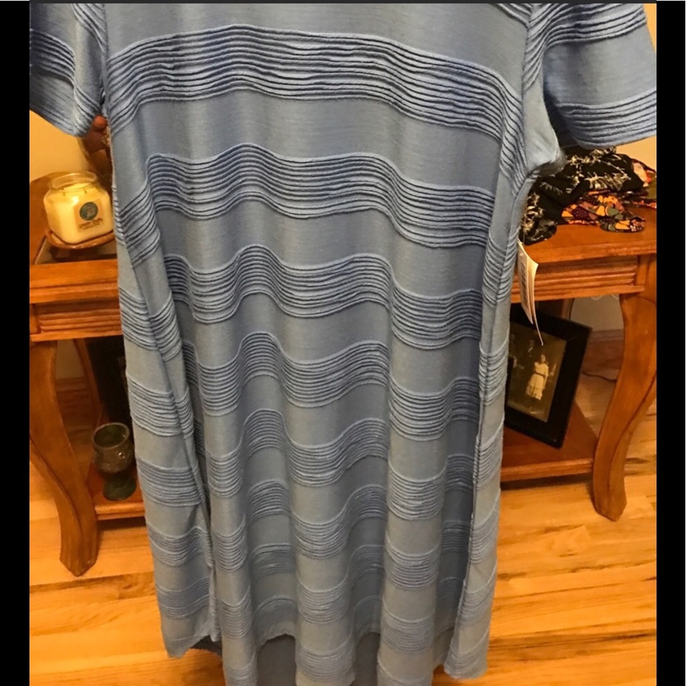 Lularoe XL Carly blue pintucked/ruffled
