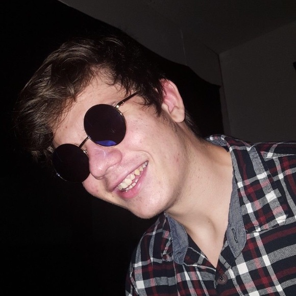 Meet your Posher, Dustin - Picture 1 of 1