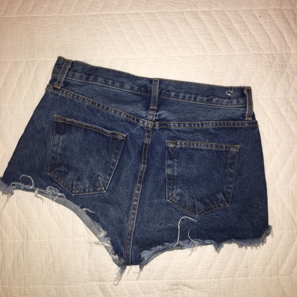 Brandy Melville Denim Highwaisted Shorts - Picture 4 of 5