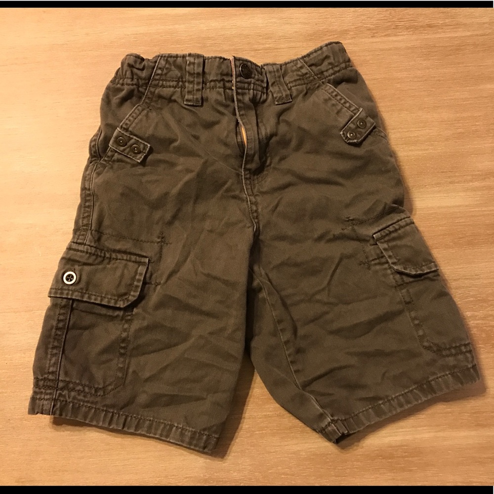 Brown CARGO shorts!