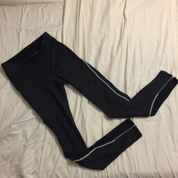 H&M RUNNING TIGHTS! - Picture 4 of 8