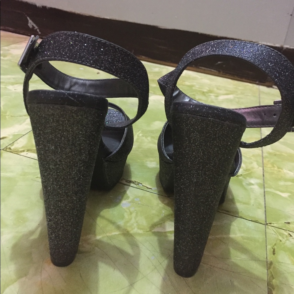 Heels - Picture 3 of 4