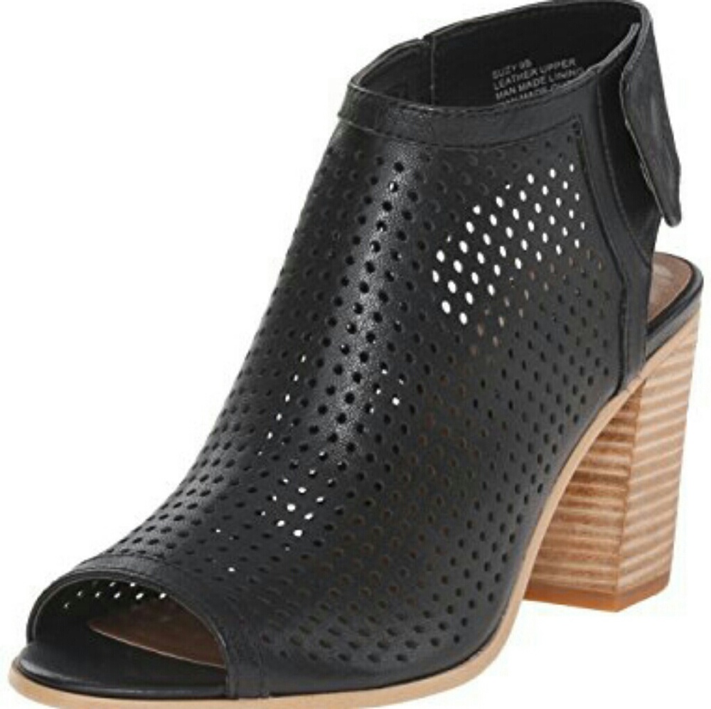 Steven by Steve Madden Black Leather Sandal