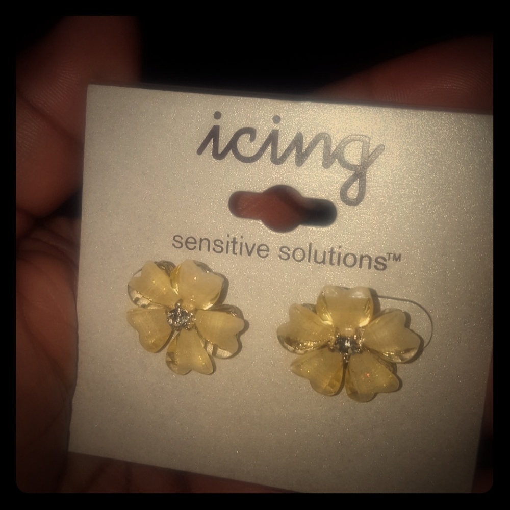 Flower ♥ shaped earrings.