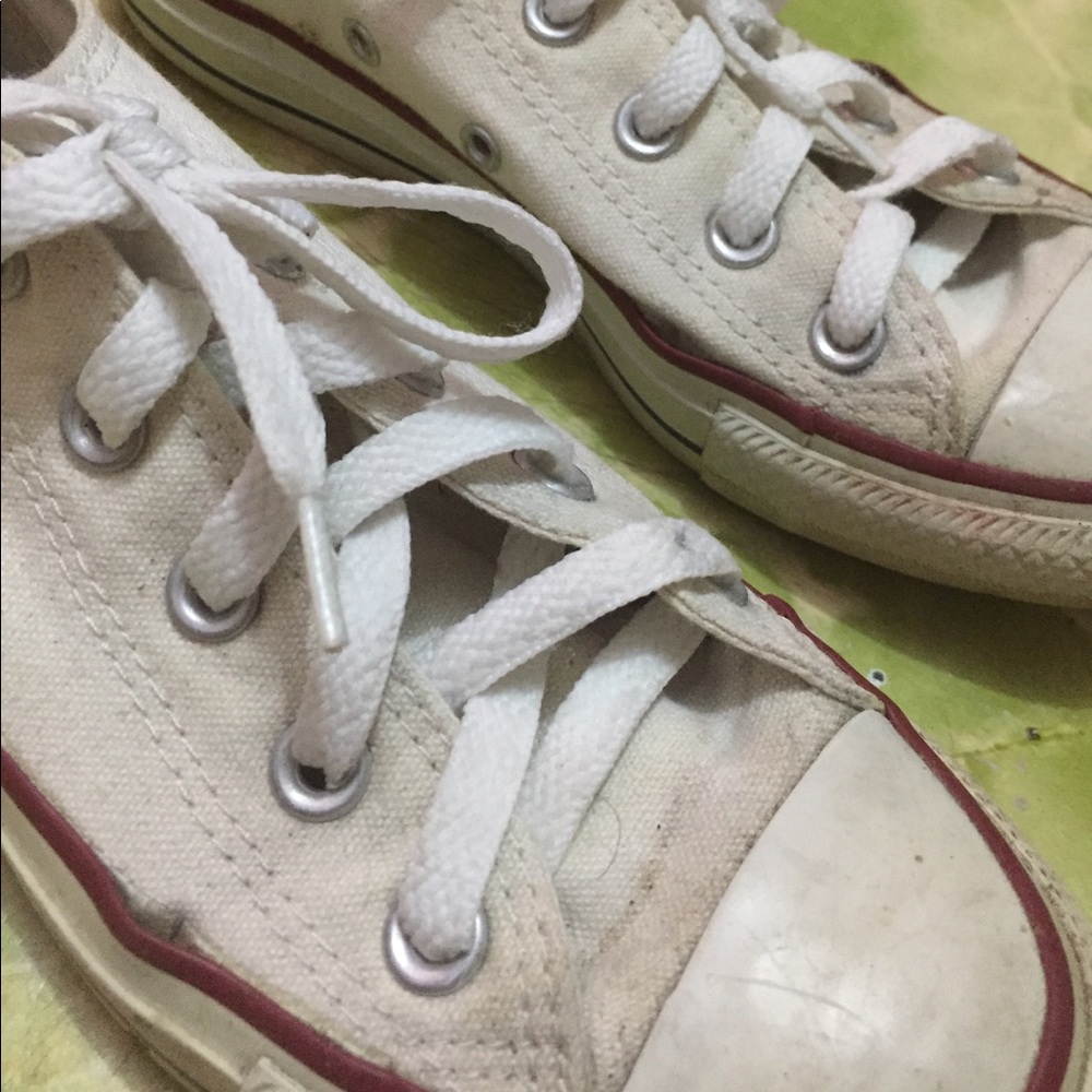 White converse - Picture 2 of 5
