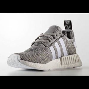 le adidas nmd glitch grey dimensioni 6men dimensioni 8women poshmark le adidas nmd glitch grey dimensioni 6men dimensioni 8women poshmark
