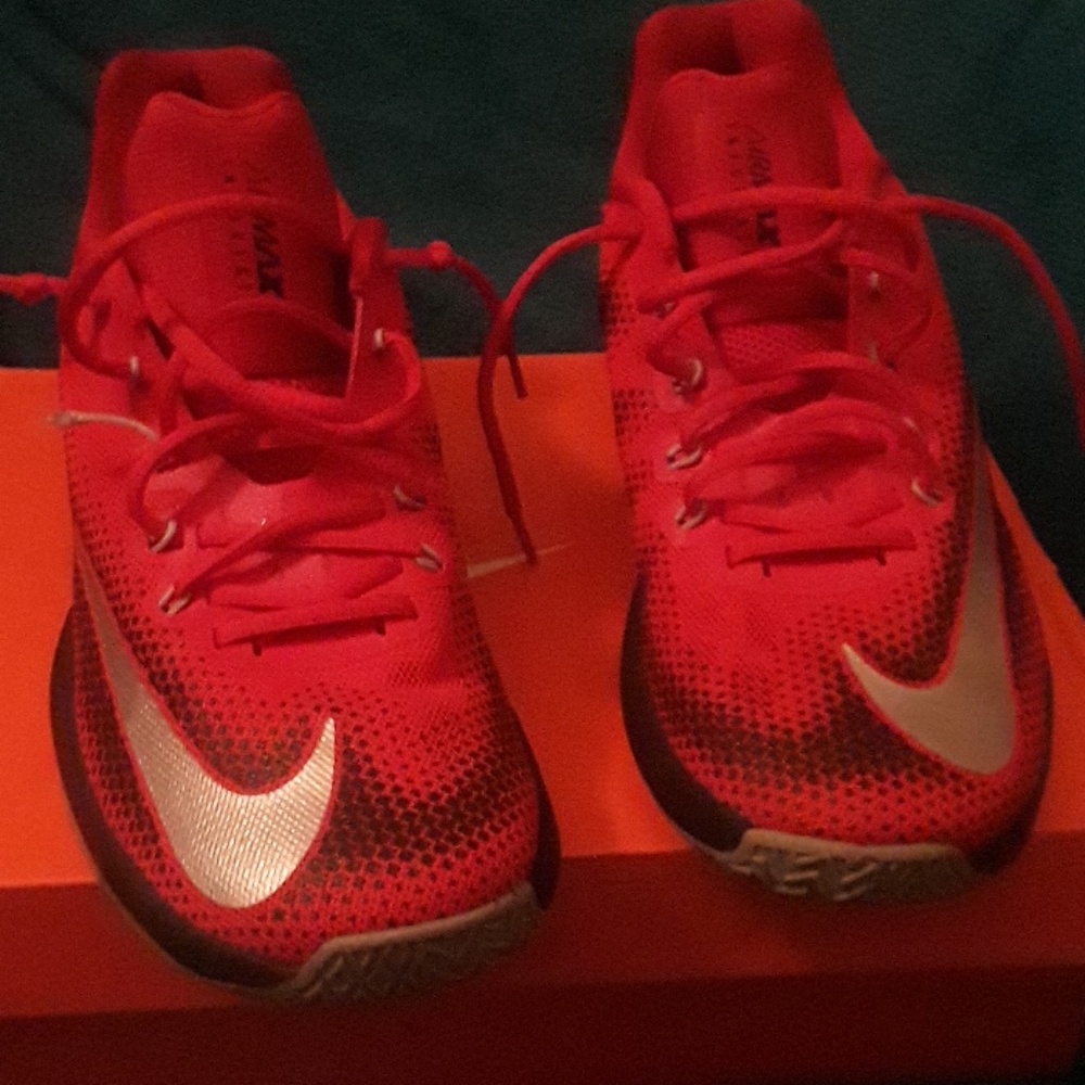 a pair of air max brand new in box size