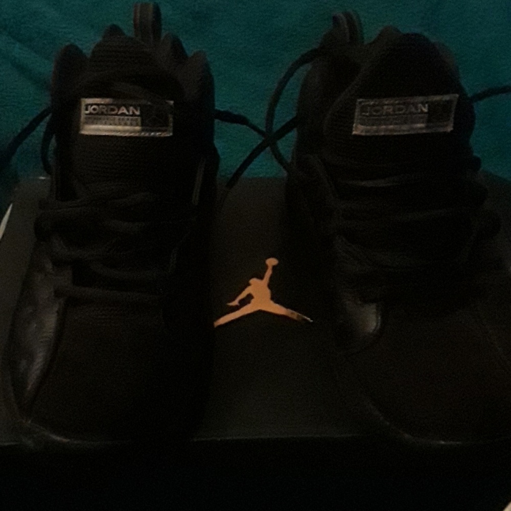a pair of Jordan's retro jumpman team2
