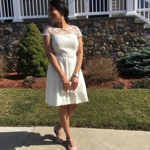 White Dress w. Lace Yoke