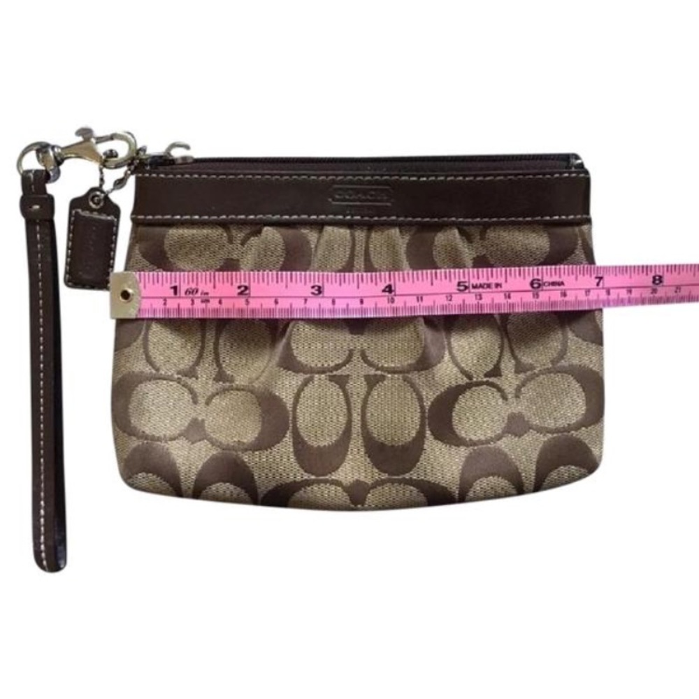 🚫Sold 🚫Coach wristlet in excellent condition! ❤️