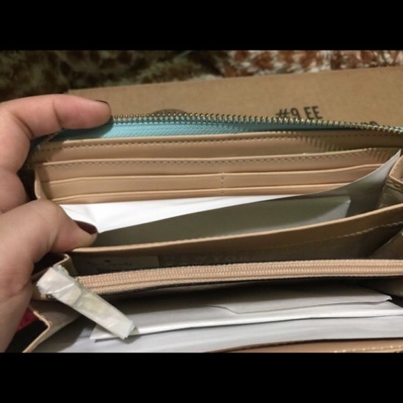 Kate Spade's mint wallet - Picture 1 of 3