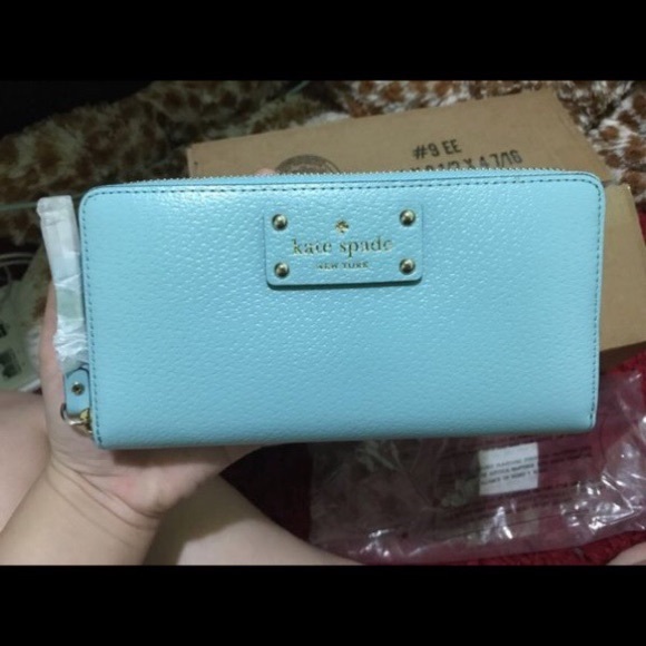 Kate Spade's mint wallet - Picture 2 of 3