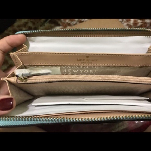 Kate Spade's mint wallet - Picture 3 of 3