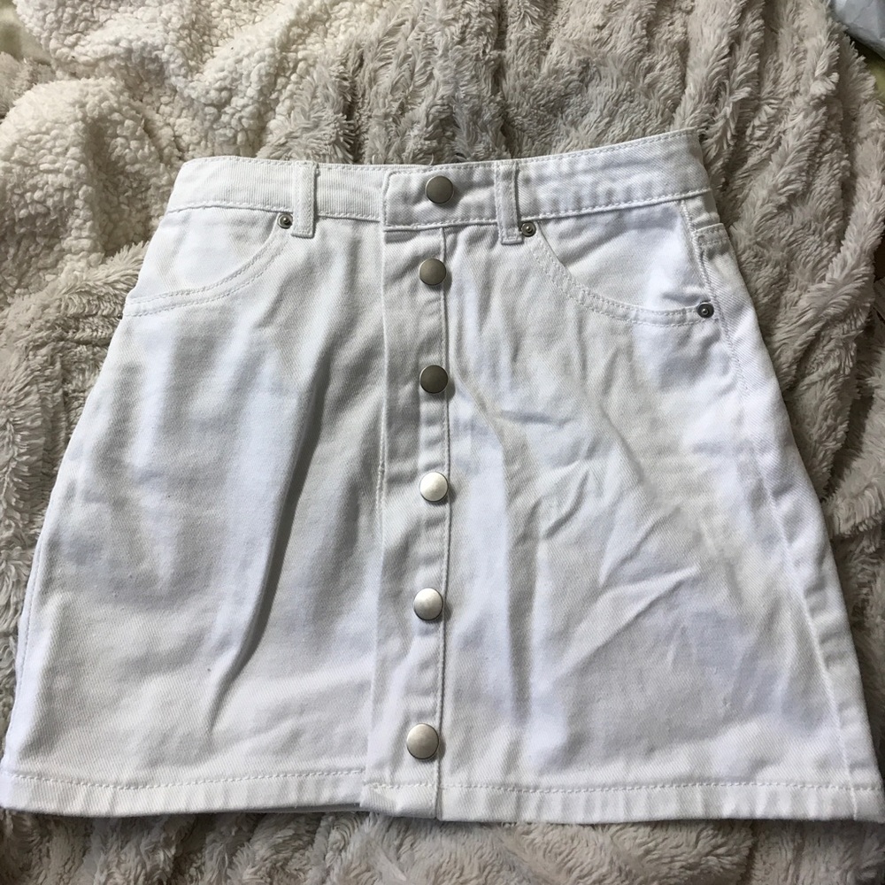 White denim skirt