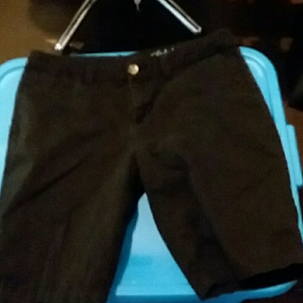 LADIES BLACK SHORTS SIZE 4