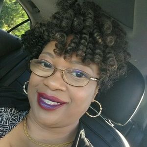 Meet your Posher, Roxana