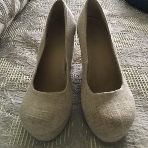 Like New Aldo Tan Wedges