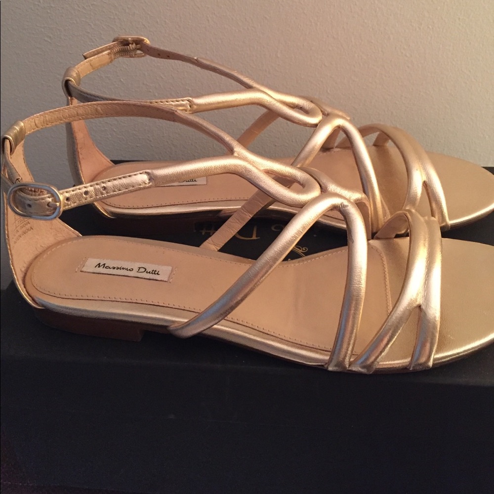New Massimo Dutti gold sandals