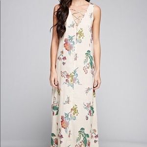 BNWT! Love stitch floral maxi sz medium and large