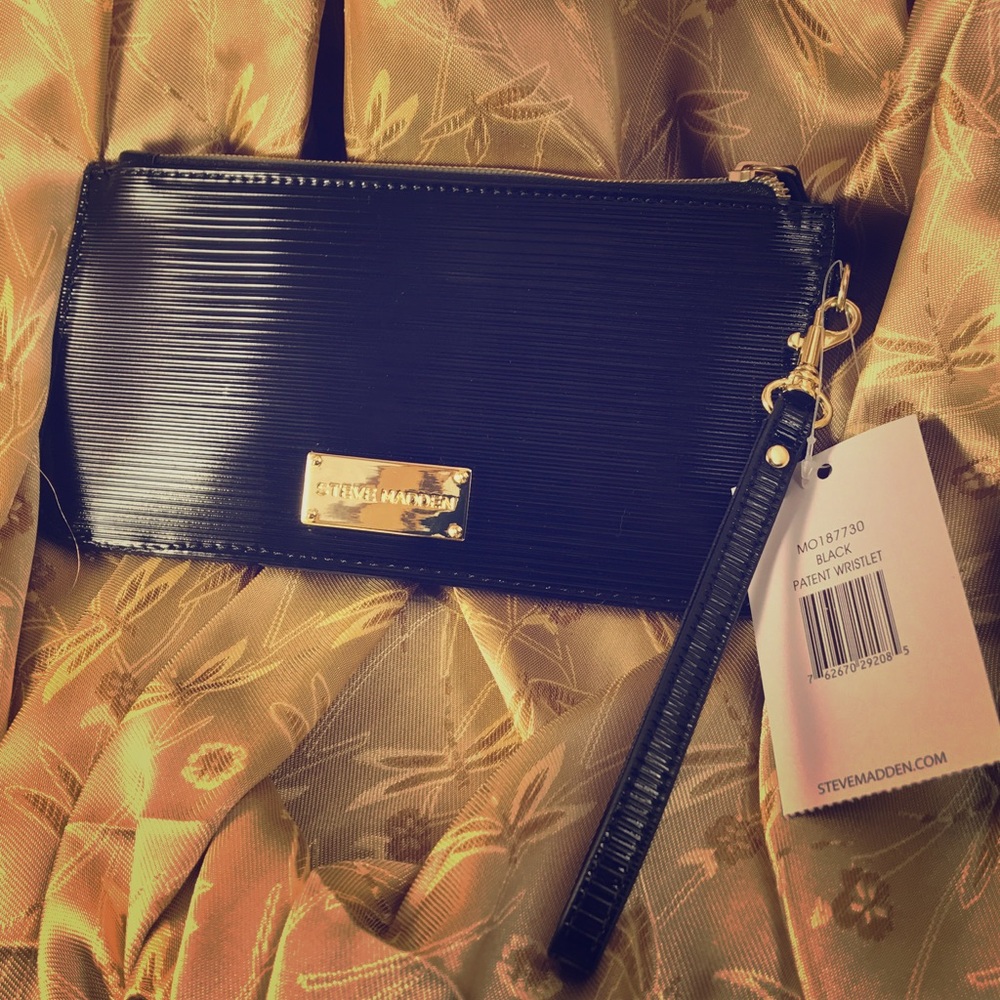 🆕 Steve Madden Patent Wristlet