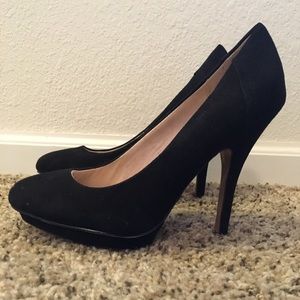Closet staple black pumps